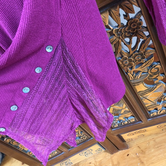 World Unity Long-Sleeve Ribbed Lace Detail Tunic - Picture 3 of 7